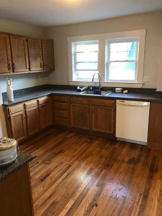 Kitchen - 75 Bradford Rd