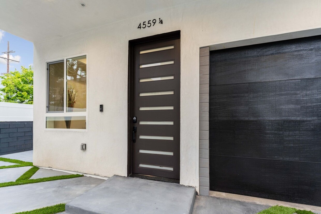 Foto principal - 4559 W 18th St