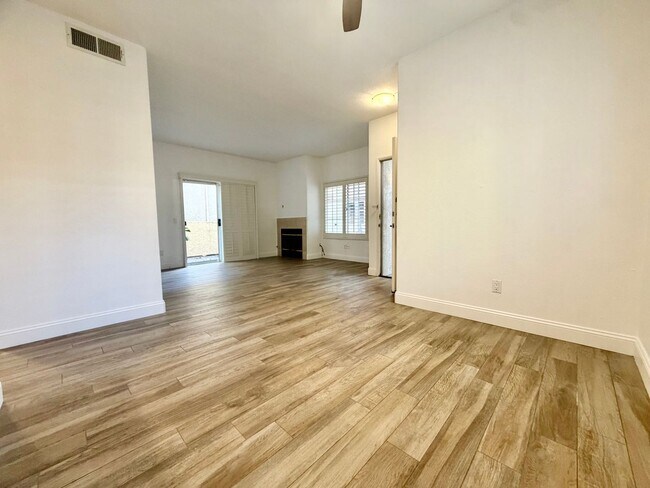Foto del edificio - 1 bed, 1 bath Charming Unit in Lake Forest