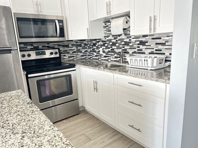 Building Photo - 107 Kent St