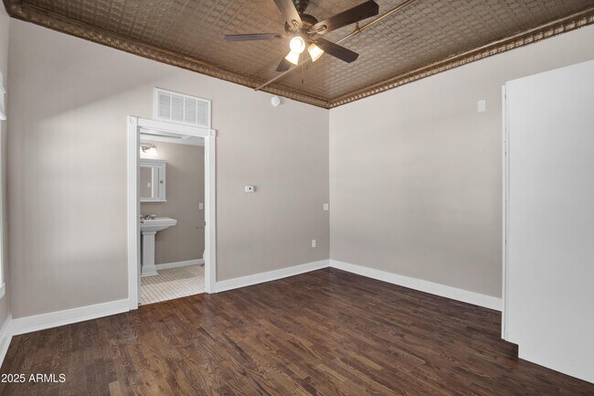 Foto del edificio - 5753 W Glendale Ave