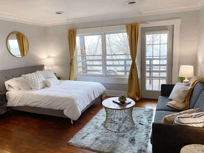 Building Photo - 1001 Hatch St