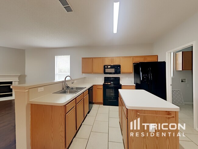 Foto del edificio - 4345 Park Creek Cir N