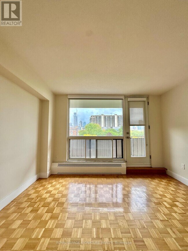 Photo du bâtiment - 666-666 Spadina Ave.