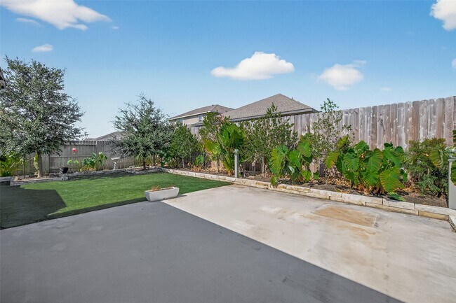 Foto del edificio - 2701 Sagedale Dr