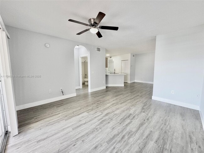 Foto del edificio - 704 Belmont Ln