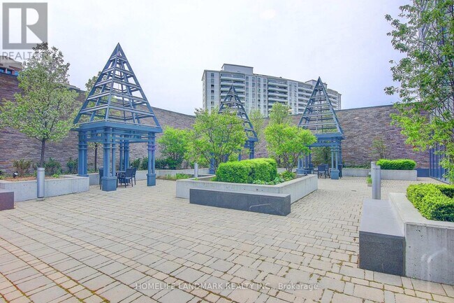 Photo du bâtiment - 5168-5168 Yonge St