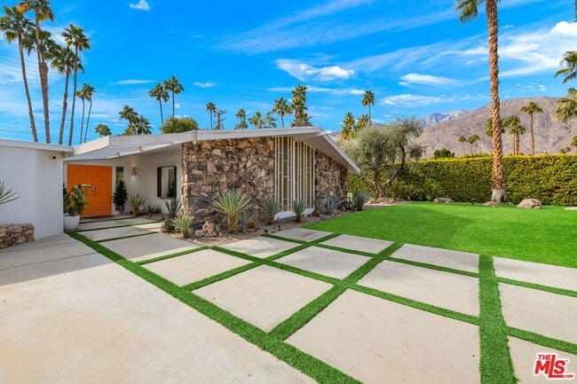 Building Photo - 1155 E Mesquite Ave