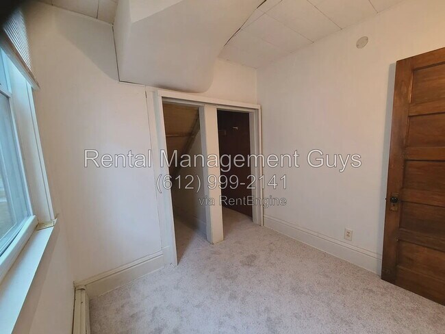 Foto del edificio - 736 Geranium Ave E