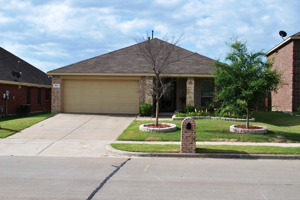 211 Villanova Dr, Van Alstyne, TX 75495 House Rental in Van Alstyne