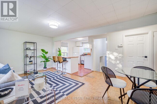 Photo du bâtiment - 6 Lloyd George Ave