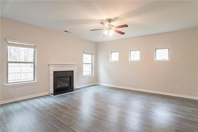 Foto del edificio - 3443 Woodshade Dr