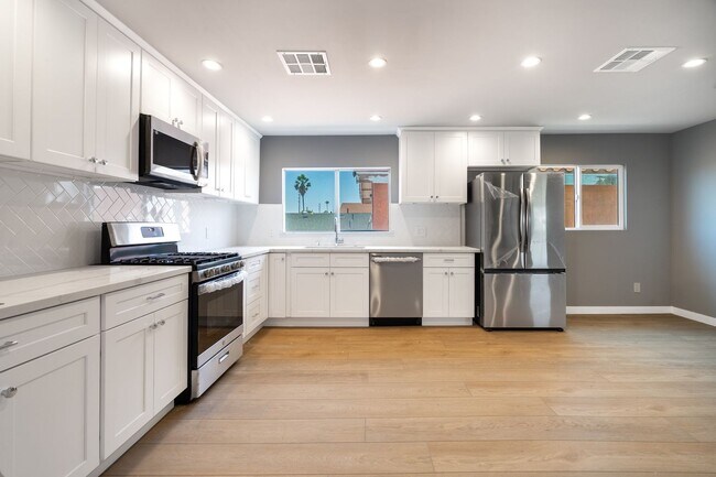 Foto del edificio - 1049 W 62nd St