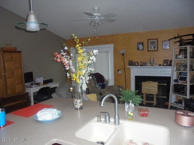 Building Photo - 2037 Hovington Cir W