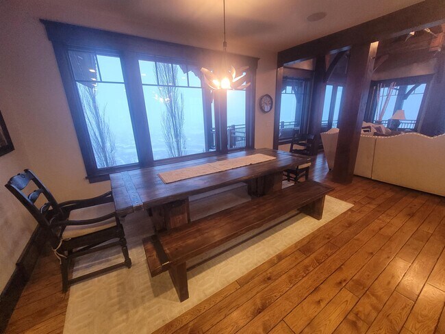 Foto del edificio - 480 Interlaken Dr