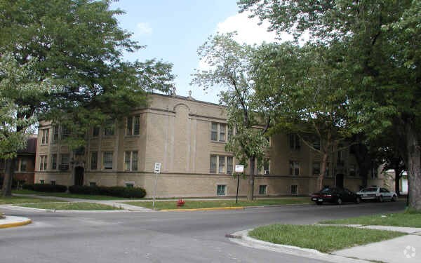 Primary Photo - 5801 N Washtenaw Ave