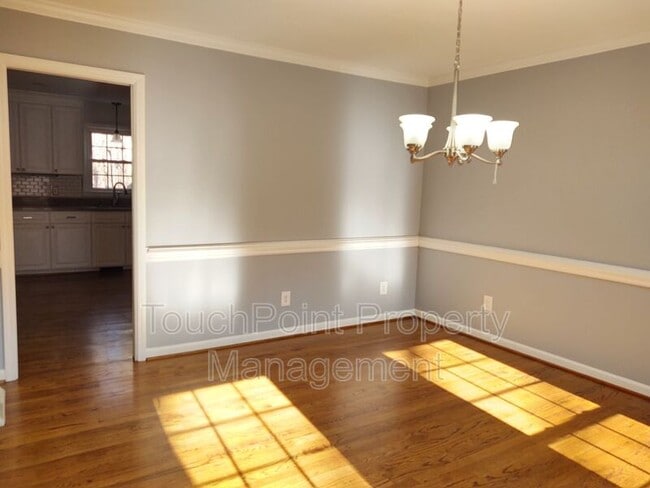 Building Photo - 224 Raintree Dr