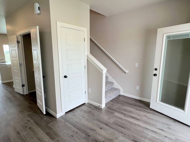 Foto del edificio - Spacious open-layout living area, perfect ...