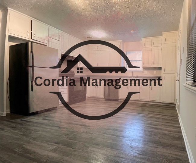 Building Photo - Dreamy 4BR 2.5 Bath BiLevel Home on Ascot ...
