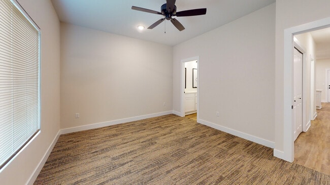 Building Photo - 413 W May St