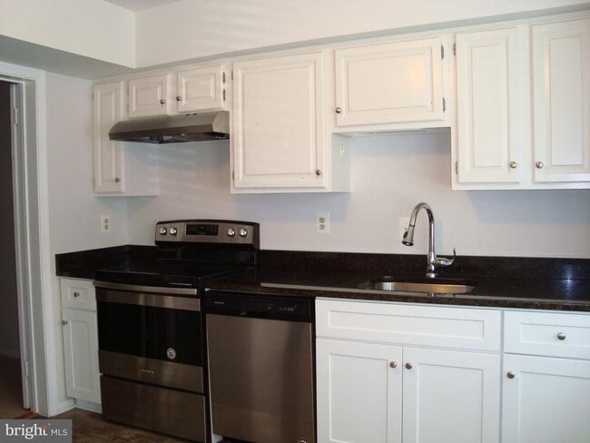 Building Photo - 7813 Heatherton Ln