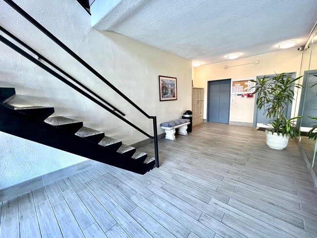 Building Photo - 5630 Ravenspur Dr