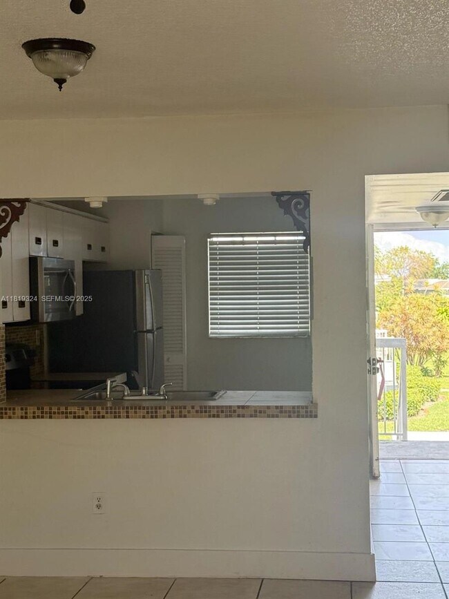 Foto del edificio - 438 NE 210th Cir Terrace