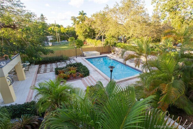 Community Pool - 2545 S Bayshore Dr