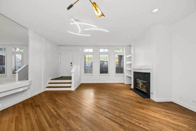 Photo - 363 W Superior St Townhome