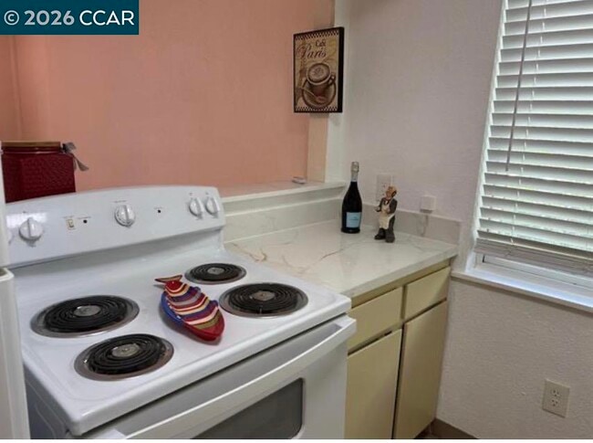 Foto del edificio - 1924 Almond Ave