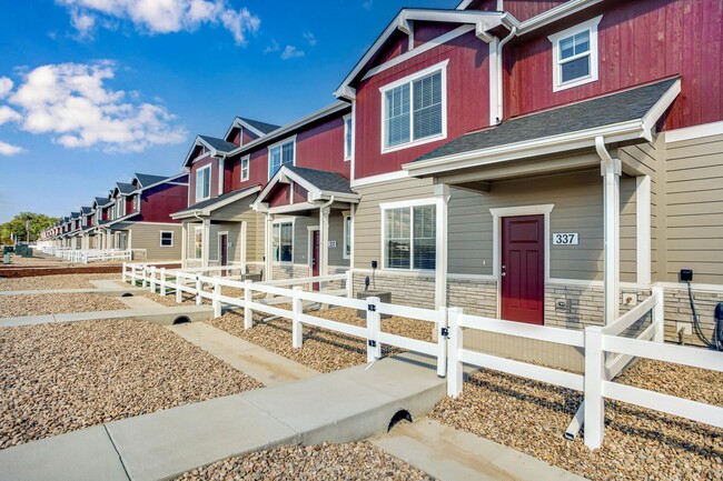 Building Photo - Like-New Townhome in Downtown Johnstown Ne...