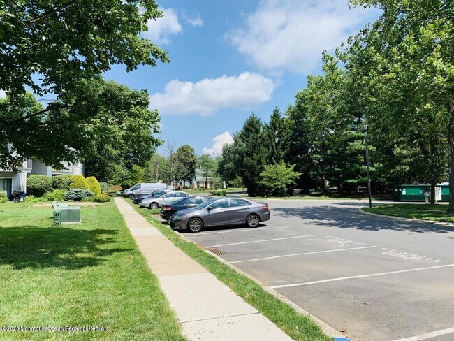 Building Photo - 139 Applegate Ln
