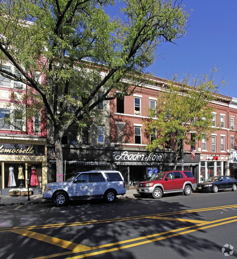 Primary Photo - 109 E Broad St