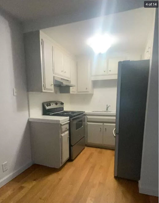 Kitchen with large stainless Steel fredige - 3813 Barker Dr