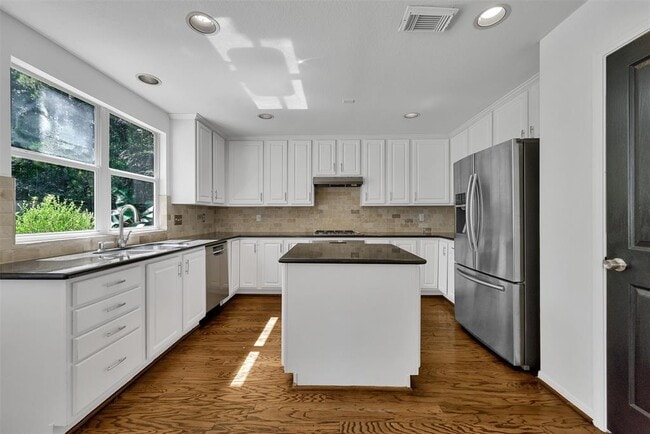 Building Photo - 7 E Gaslight Pl