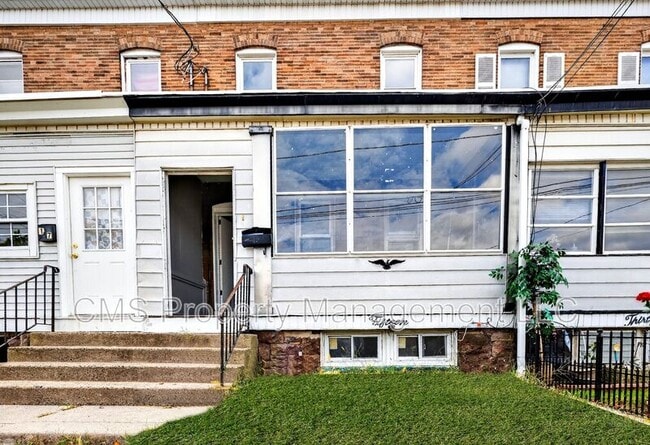 Building Photo - 15 Adella Ave