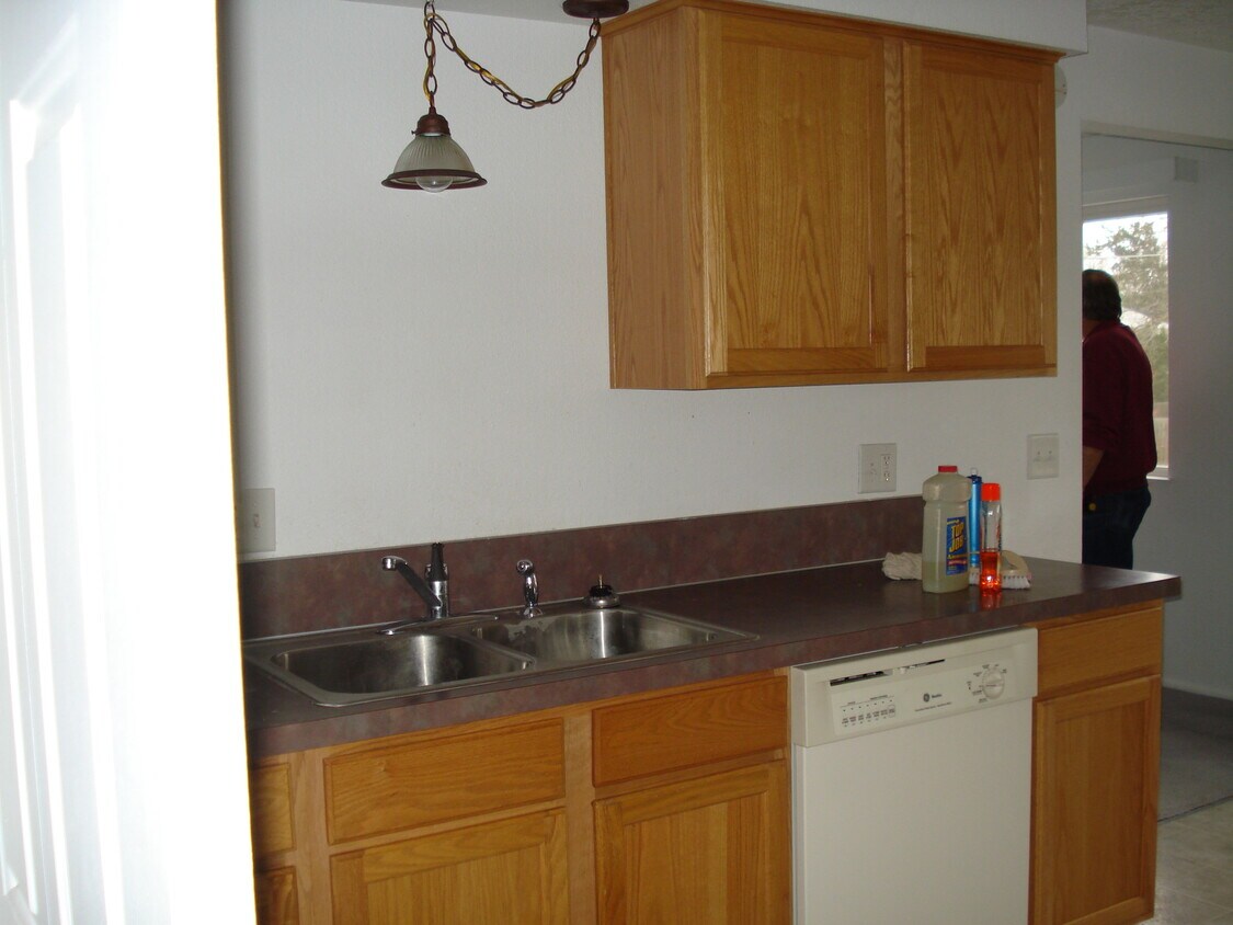 Kitchen - 1302 N Ohio Ave