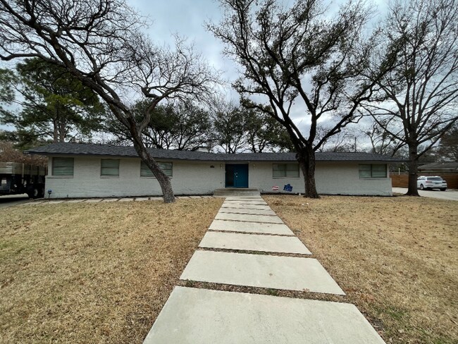 Building Photo - 3658 Mid Pines Drive