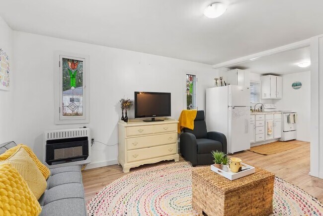 Foto del edificio - 7303 Hemlock Rd