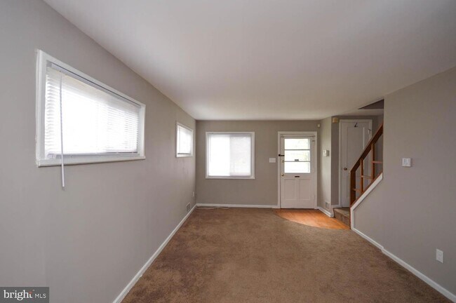 Foto del edificio - 5000 Surrey Ln
