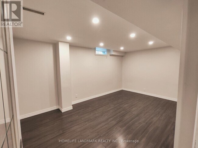 Photo du bâtiment - 15 Mary Elizabeth Crescent