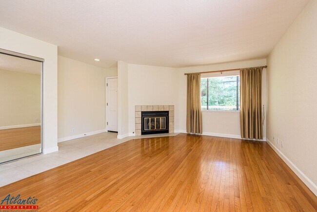 Foto del edificio - Beautiful Condo | Prime Location