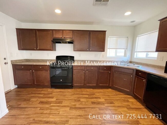 Building Photo - GREAT 3 BEDROOM 2 STORY HOME NEAR CRAIG AN...