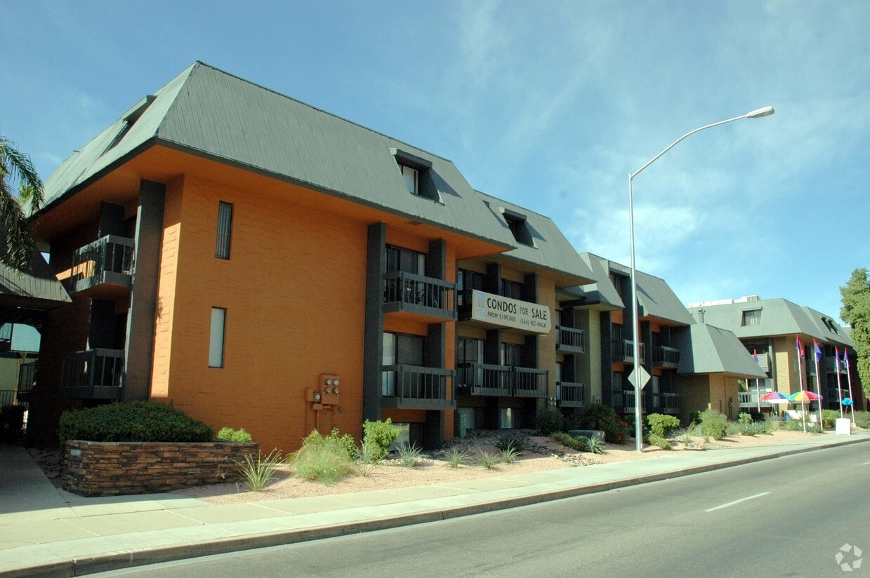 Building Photo - Campus Walk Condominiums