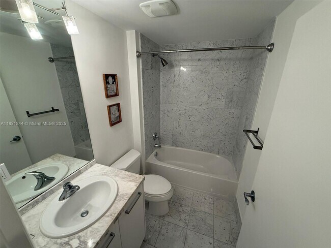Foto del edificio - 244 Biscayne Blvd