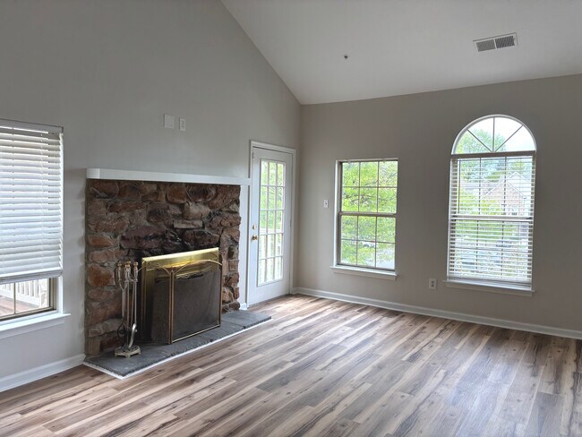 Foto del edificio - 106 Remington Ct