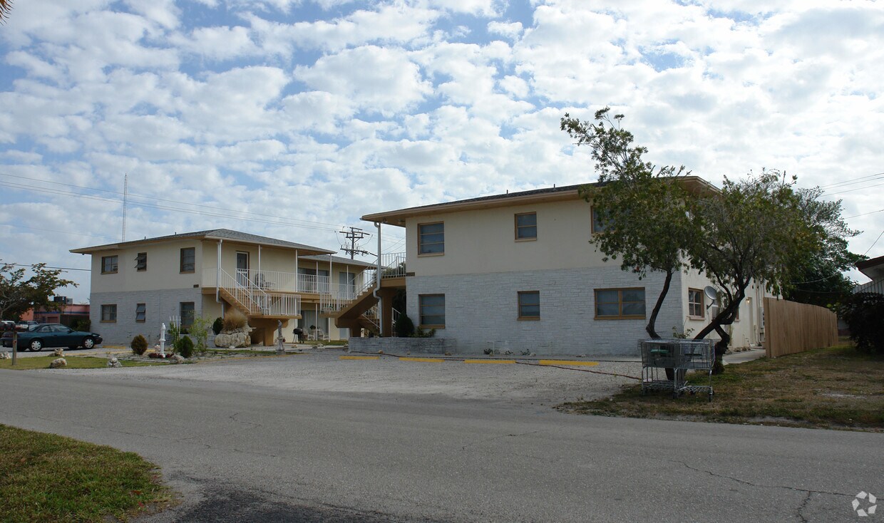 Primary Photo - 4903 Viceroy St
