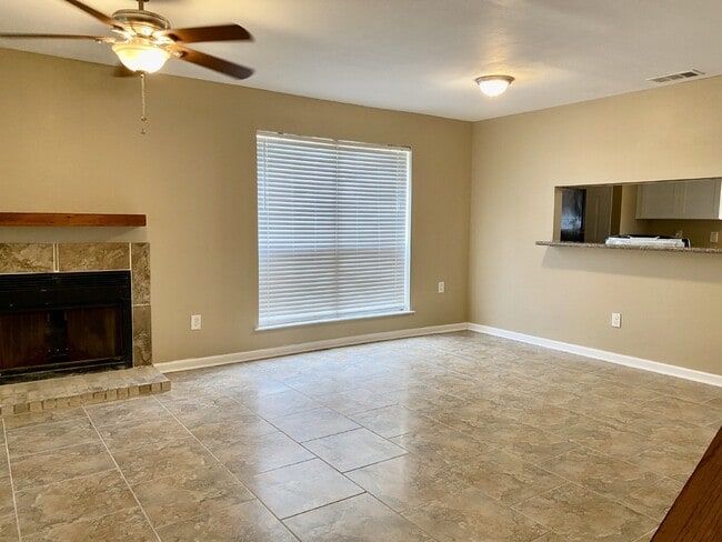 Foto del edificio - 2BR/2.5BA Townhome in Gated Community for Lease!