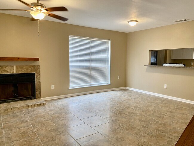Building Photo - 2BR/2.5BA Townhome in Gated Community for Lease!