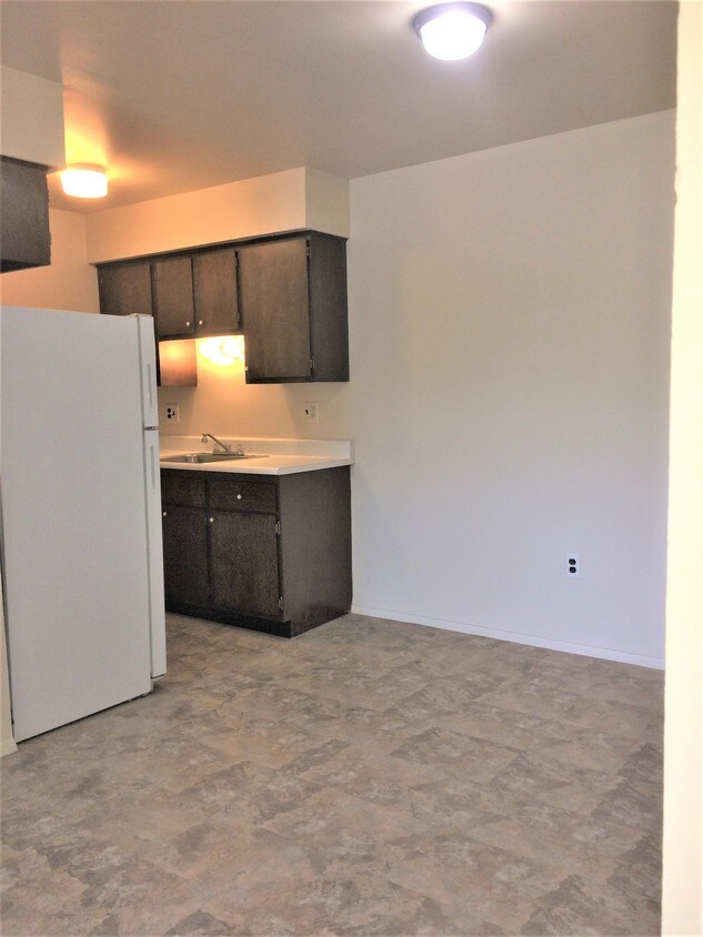 dining area - 11524 Warren Blvd